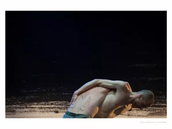 Zwaluwzang - a swallow song (c) Kurt Van der Elst Theater Stap zwaluwzang | <br>a swallow song 2